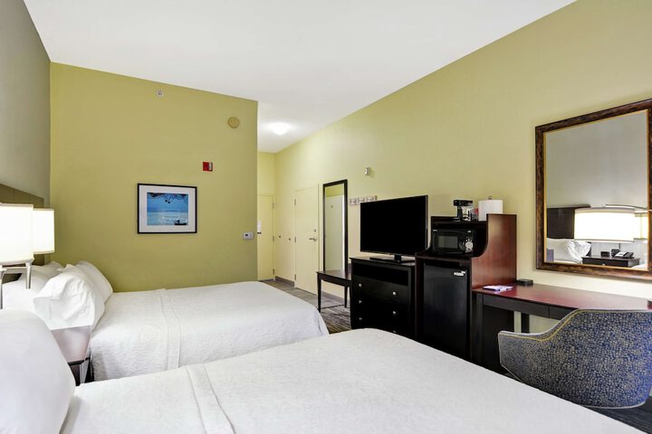 Room 27 of 38