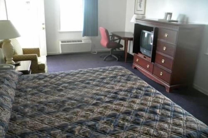 Room 6 of 11