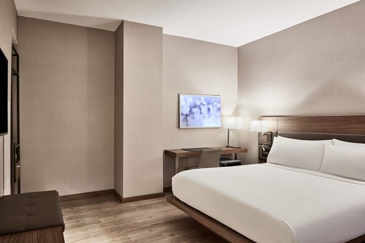 Room 27 of 72
