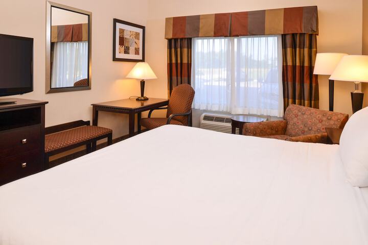 Holiday Inn Express & Suites Wheeling by IHG