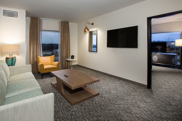 Room 6 of 37