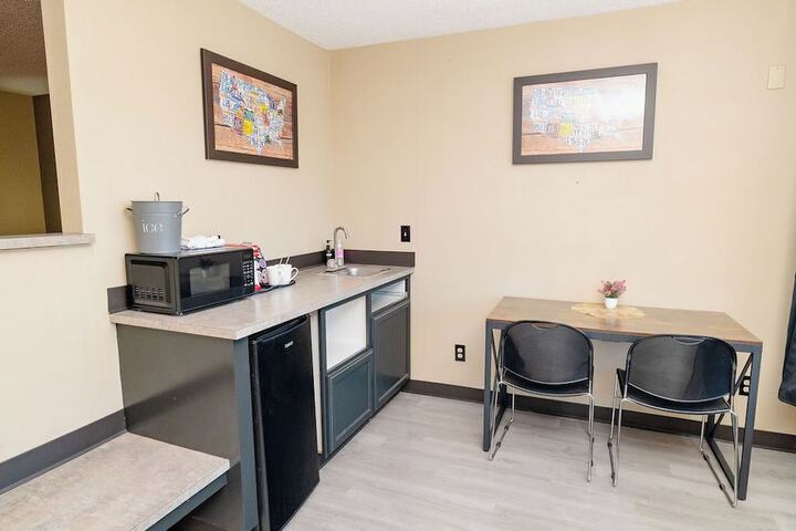 Rose City Inn and Suites