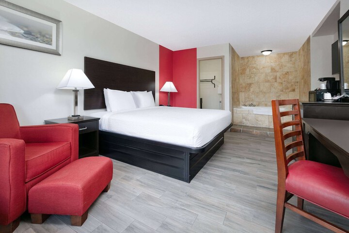 Ramada by Wyndham Diamondhead I-10 / Gulfport