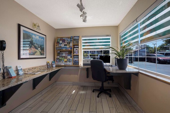Business Center 31 of 31