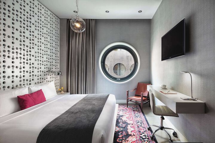 Room 44 of 114