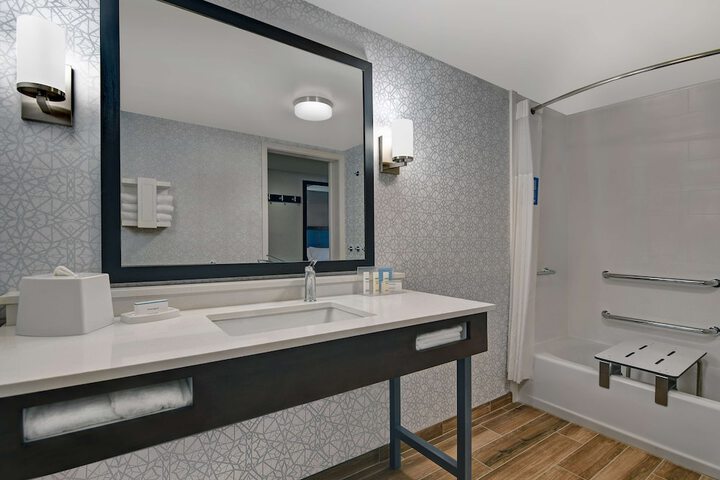 Room 33 of 46