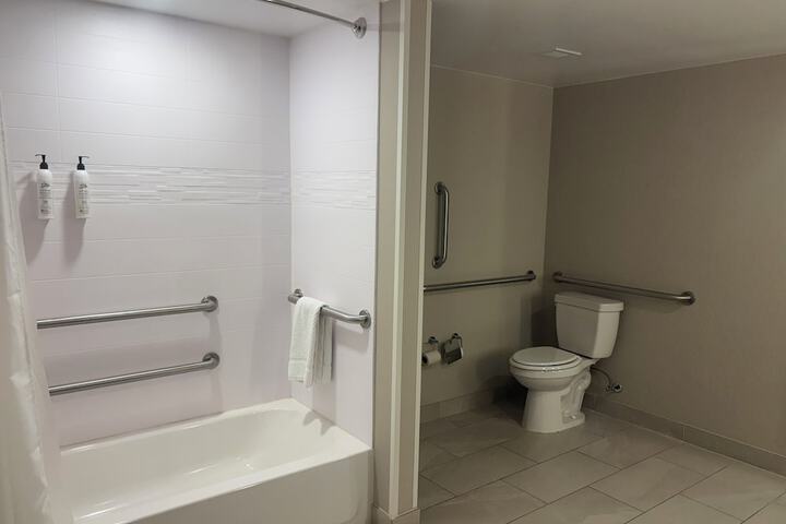 Room 10 of 34