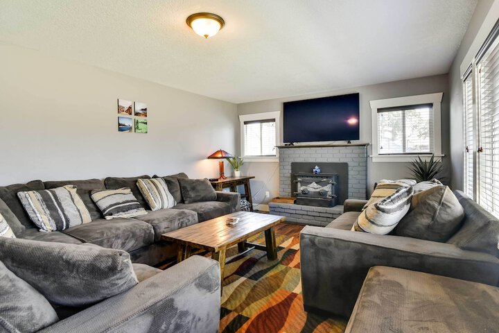 Charming Portland Home Walk to Light Rail!