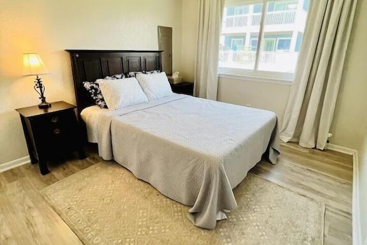 Nashs Landing 3 Bedroom Home by RedAwning