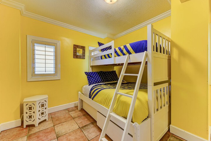 Room 12 of 50