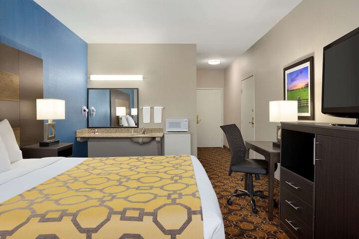 Room 17 of 28