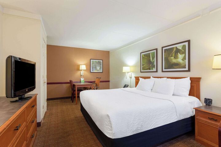 Room 21 of 32