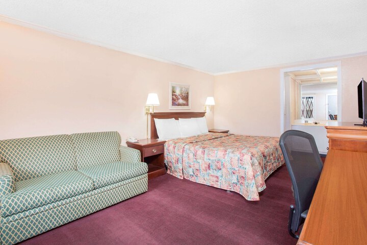 Room 5 of 15