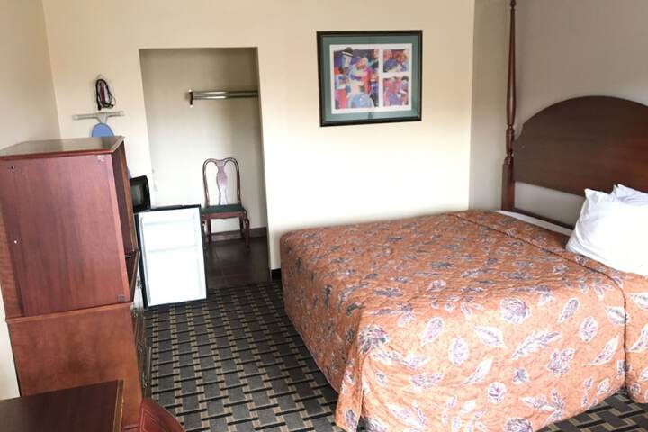 Room 18 of 48