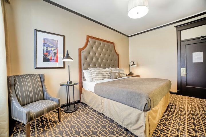 Room 33 of 62