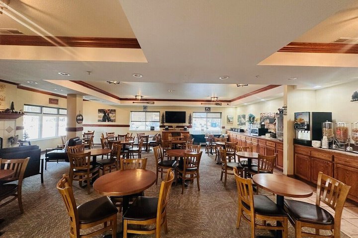 Yellowstone Lodge