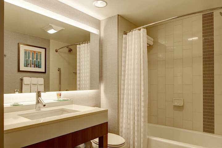 Hyatt Place Lansing - East