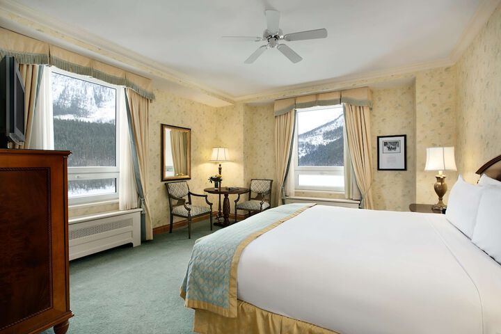 Room 83 of 215