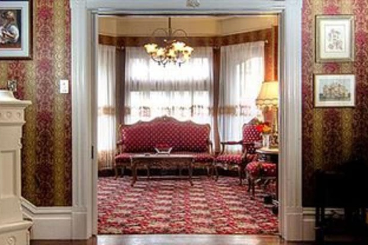 Gingerbread Mansion Inn
