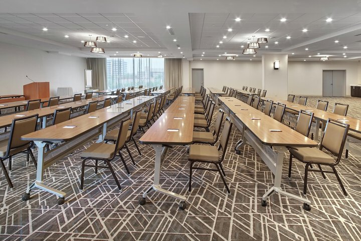 DoubleTree by Hilton Edmonton Downtown