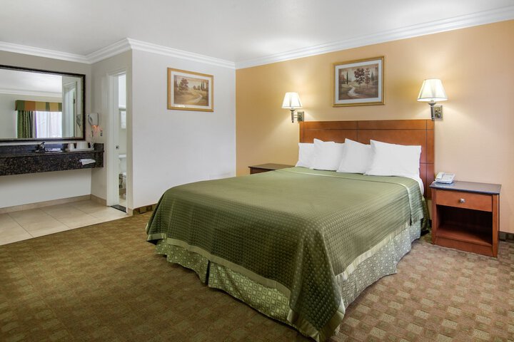 Room 21 of 28