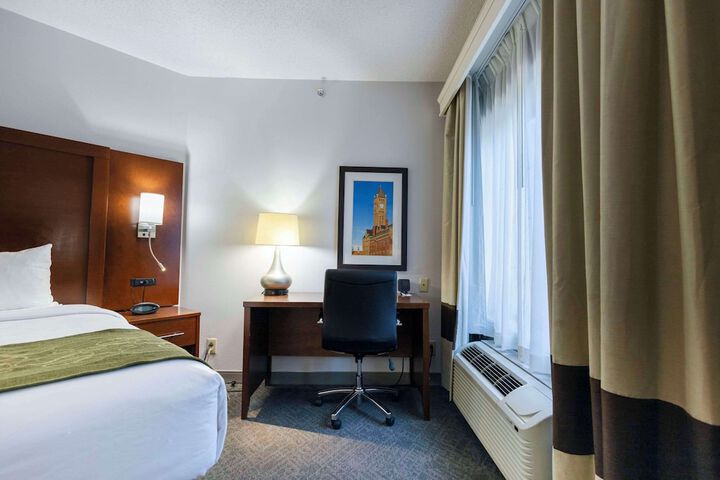 Room 27 of 107