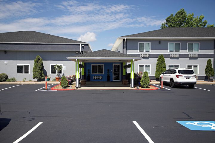 Express Inn Parsons