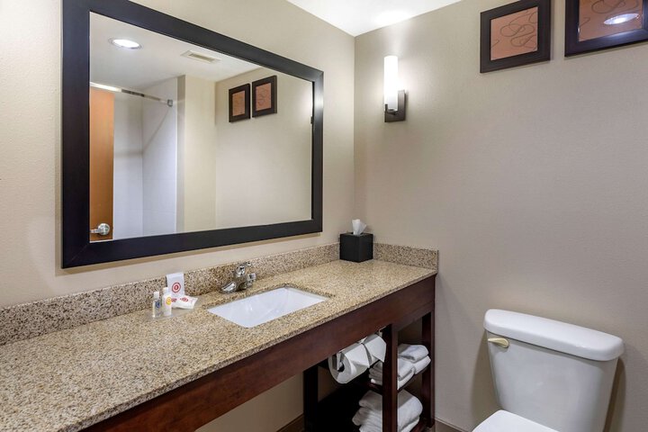 Comfort Suites Manchester near Arnold AFB