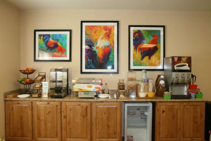 Breakfast/Coffee Service 25 of 31