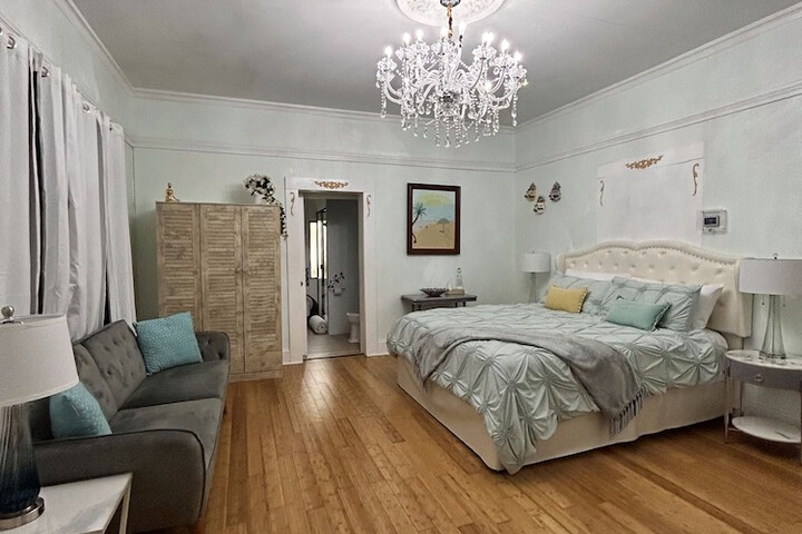 Room 41 of 105