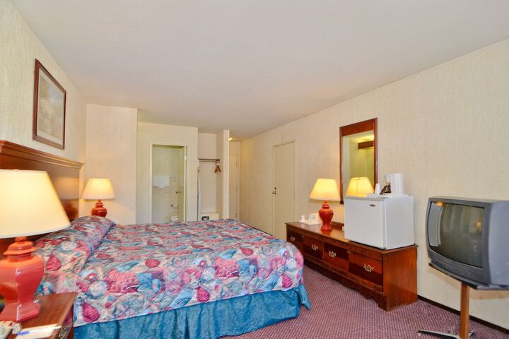 Room 8 of 14