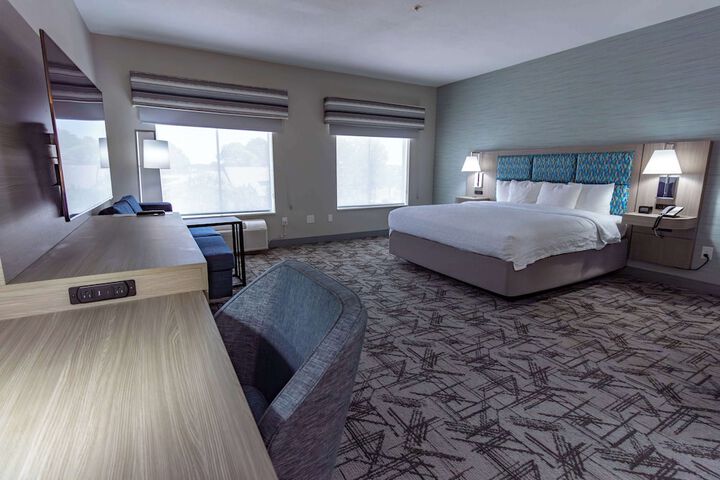 Room 32 of 65