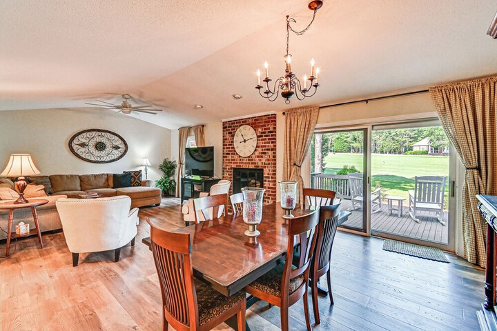 Charming Pinehurst Getaway w / Golf Course View!