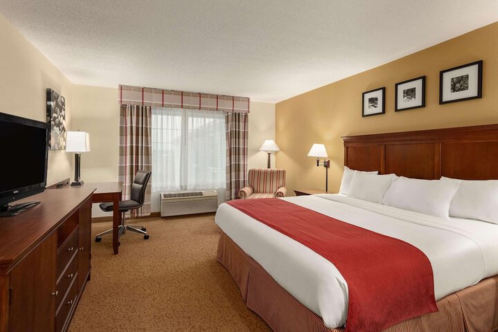 Country Inn & Suites by Radisson Ames, IA