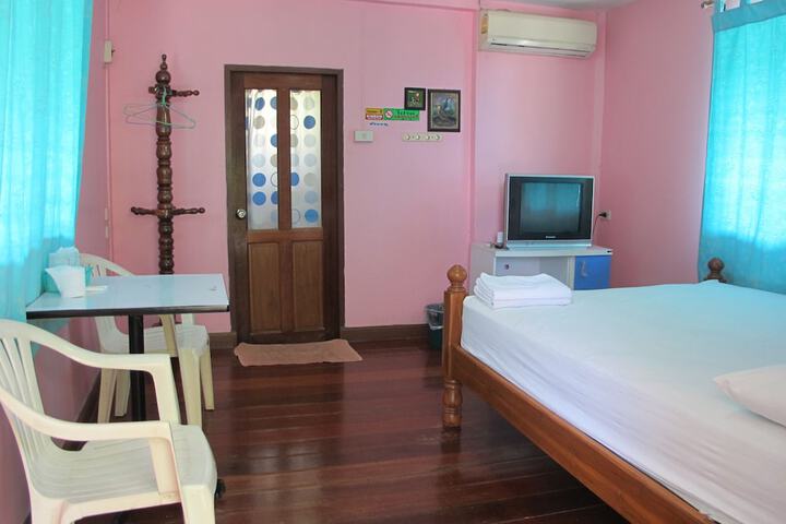 Room 9 of 17