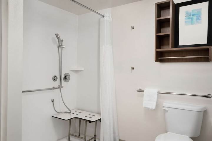 Room 15 of 37