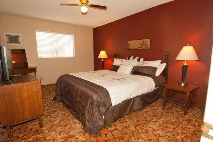 SUNNYVALE GARDEN SUITES HOTEL 29 PALMS A