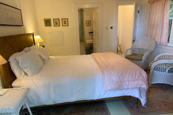 High Tide Inn