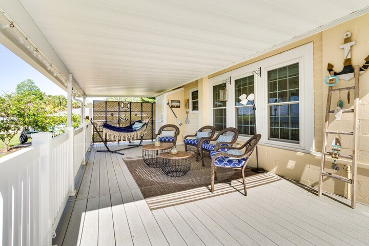 Lakefront Tavares Home w / Deck Patio & Dock!