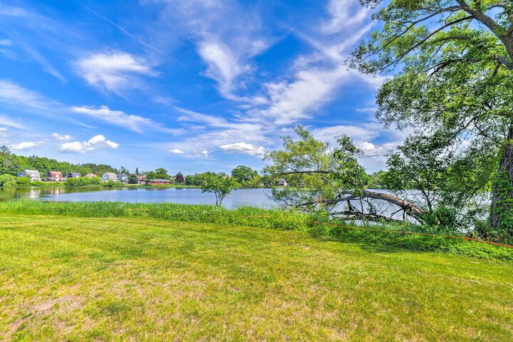 Cozy Ishpeming Cottage w / Lake & Park Views!