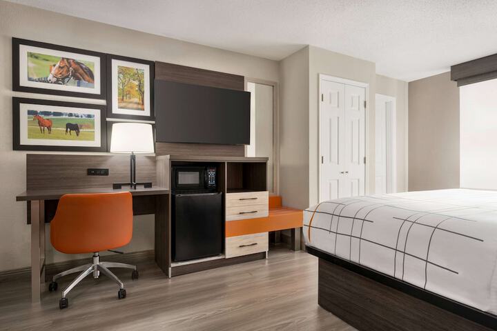 Room 21 of 32
