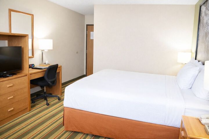 Super 8 by Wyndham Antigo