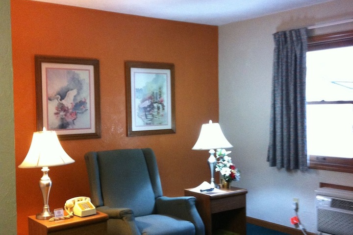 Room 17 of 28