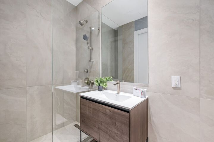 Global Luxury Suites at the Arches