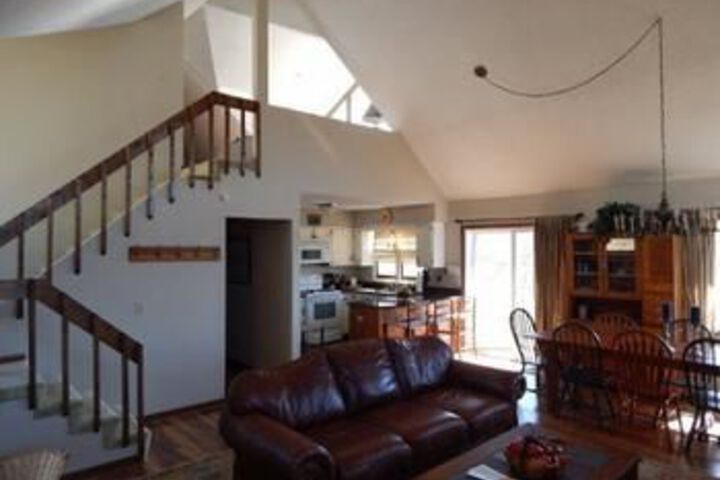 Blue House 4 Bedroom Holiday home by Norris Lake