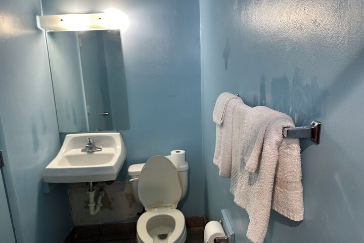 Room 25 of 27