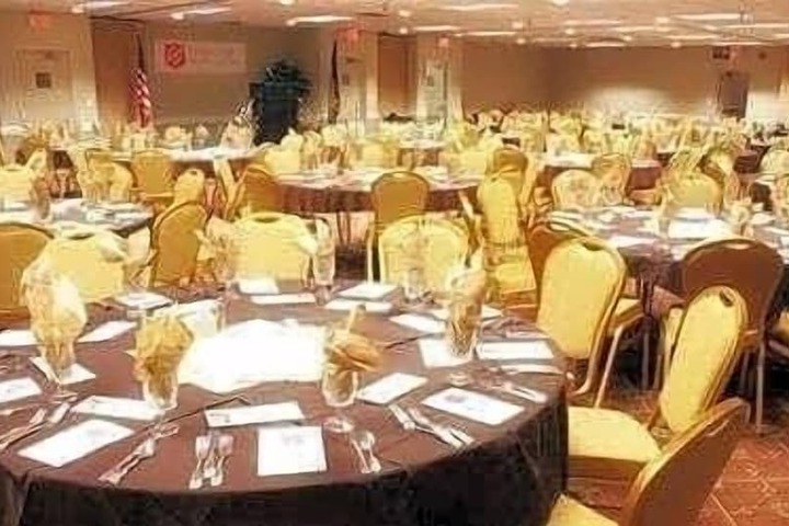 Ballroom/Hall 28 of 33