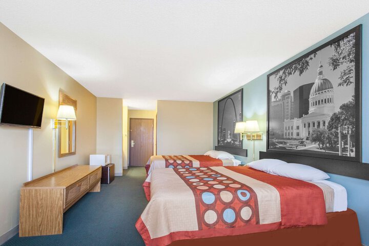 Room 8 of 16