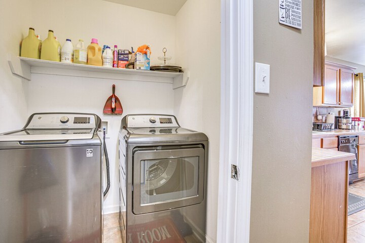 Spacious Family-friendly Home in Denham Springs!