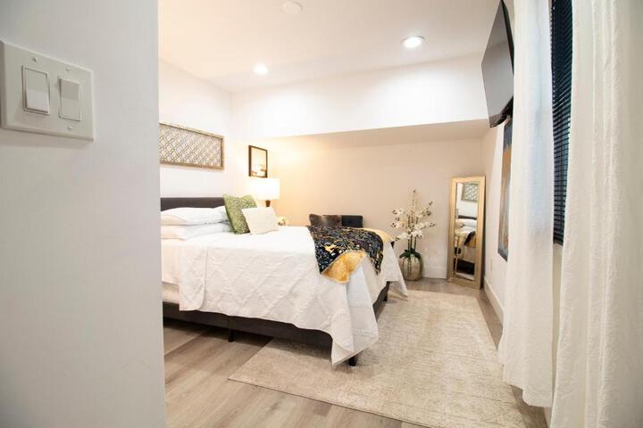 Exceptional & Central Garden Suite, Top Amenities & Care!